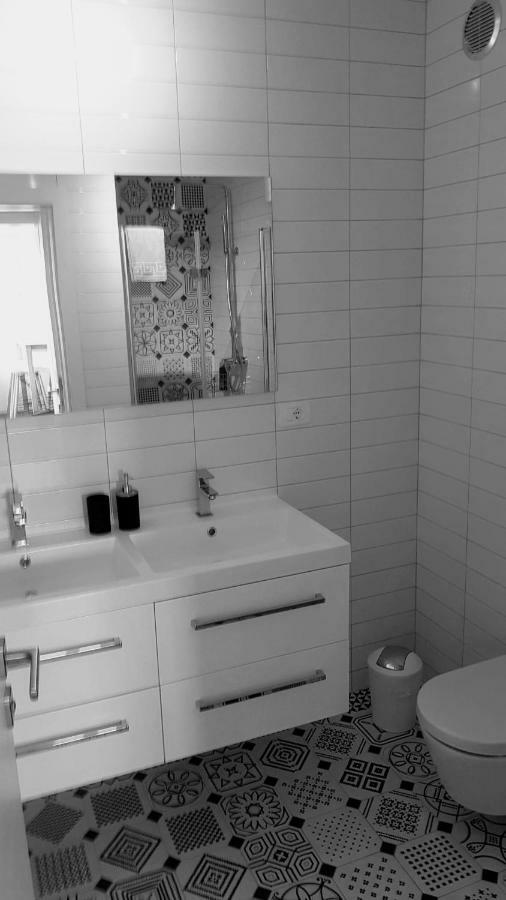 Soren-Sun Apt'S Lejlighed Supetar Eksteriør billede